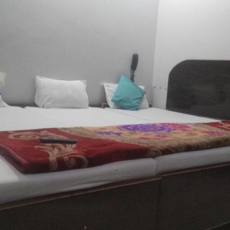 Hotel Giriraj Inn Варанаси Екстериор снимка