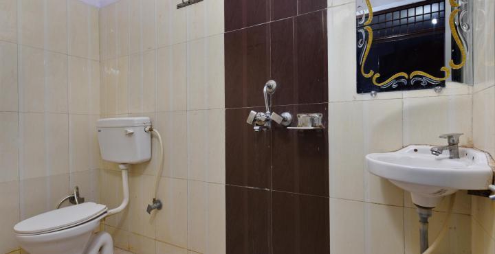 Hotel Giriraj Inn Варанаси Екстериор снимка