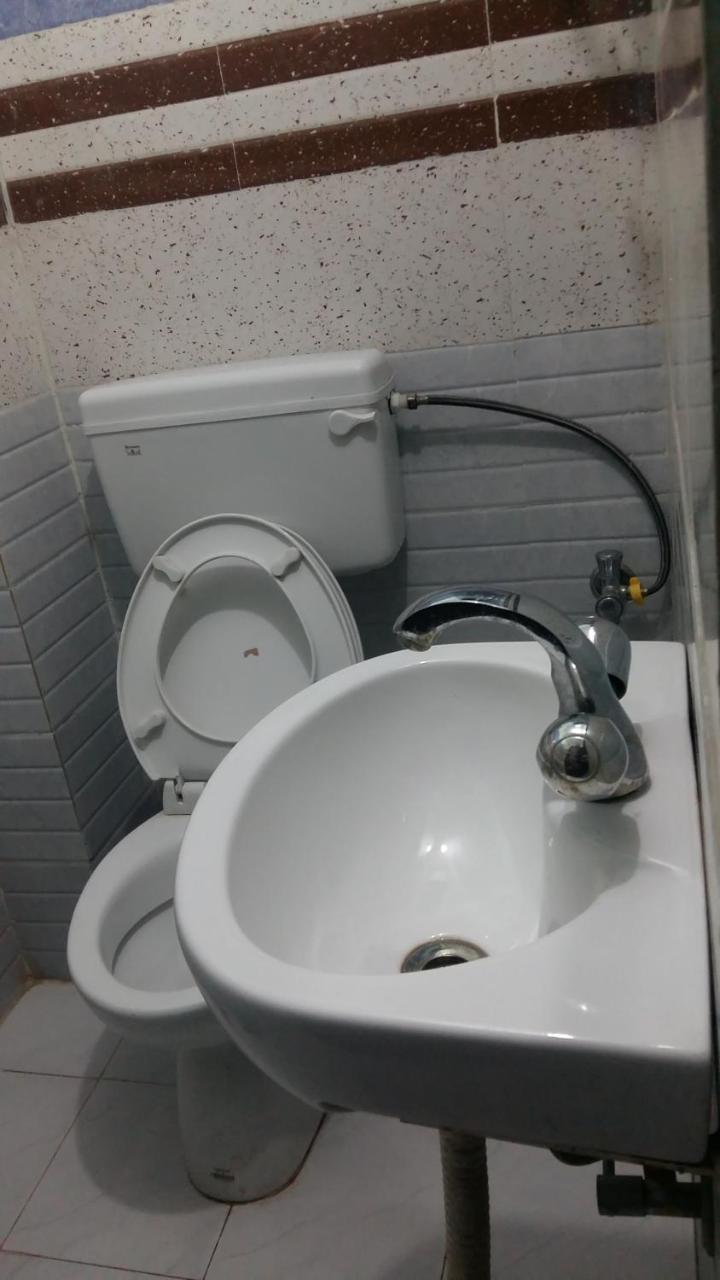 Hotel Giriraj Inn Варанаси Екстериор снимка