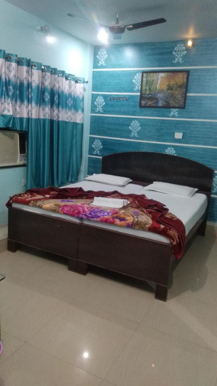 Hotel Giriraj Inn Варанаси Екстериор снимка