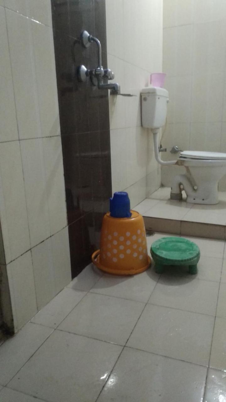 Hotel Giriraj Inn Варанаси Екстериор снимка