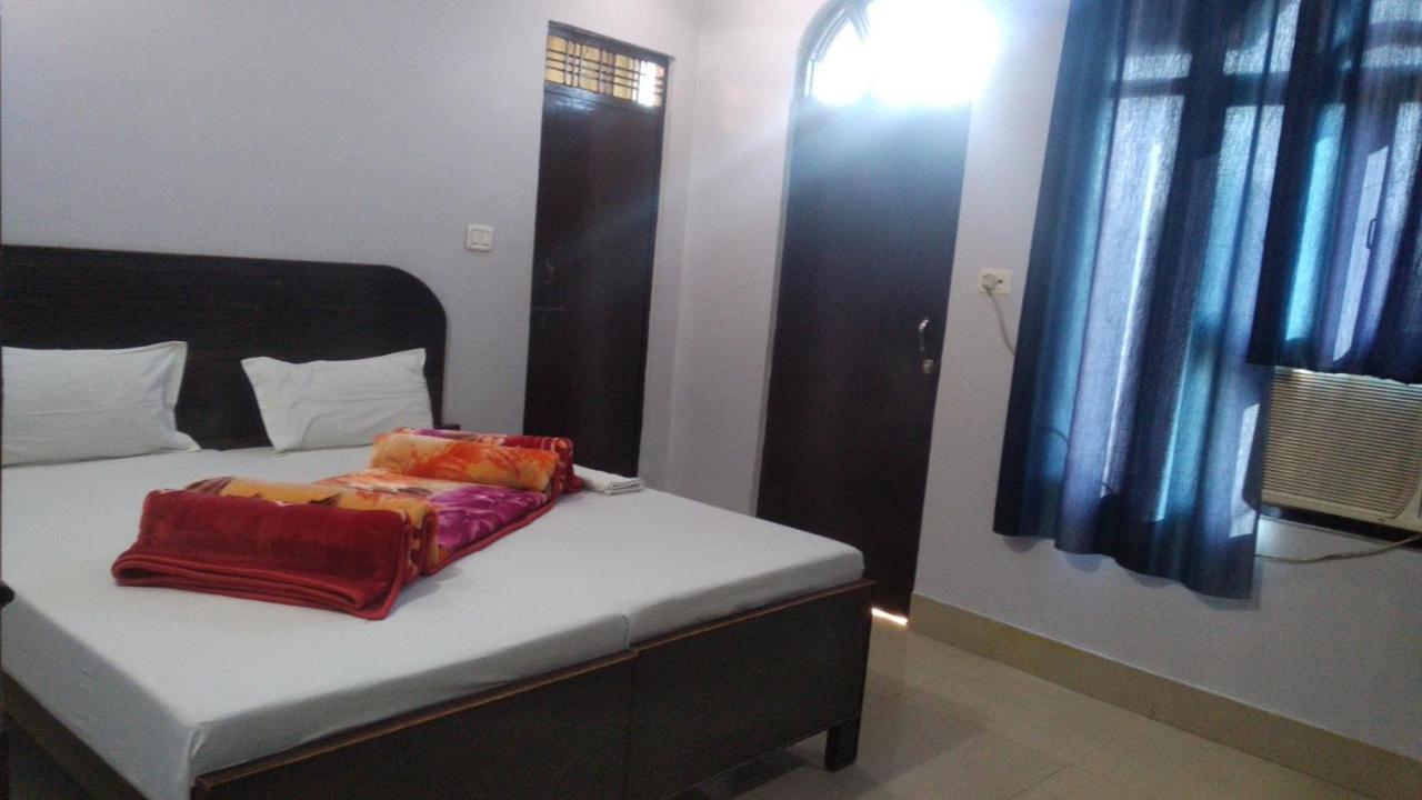Hotel Giriraj Inn Варанаси Екстериор снимка