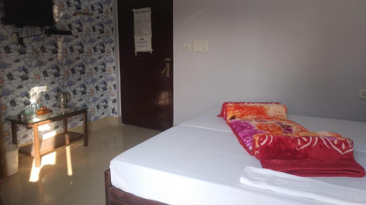 Hotel Giriraj Inn Варанаси Екстериор снимка
