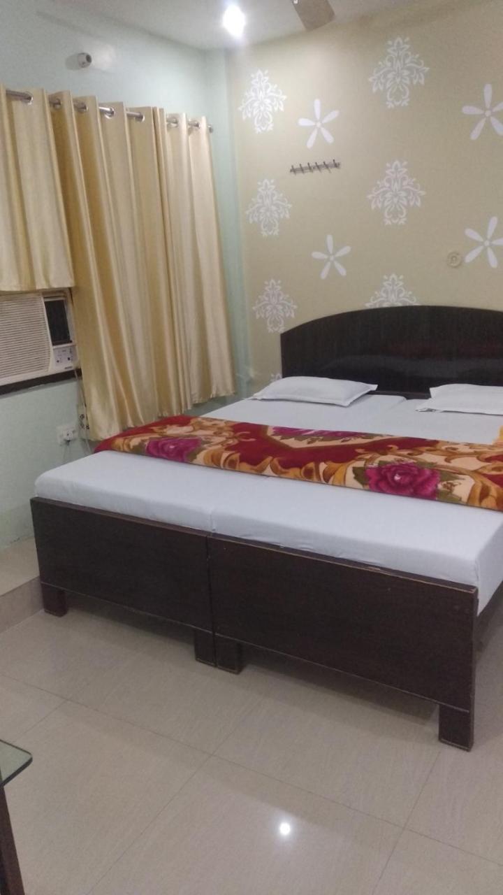 Hotel Giriraj Inn Варанаси Екстериор снимка